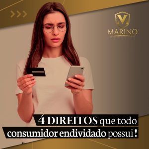 Mulher preocupada com cartão de crédito e celular, representando os 4 direitos que todo consumidor endividado possui